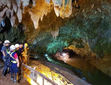 Θρίλερ στην Ταϊλάνδη: 100 γεωτρήσεις έχουν κάνει οι αρχές για να βρουν τα παιδιά από... ψηλά